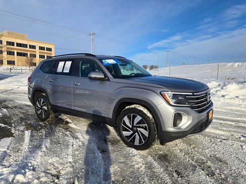 Used 2025 Volkswagen Atlas SE image 1