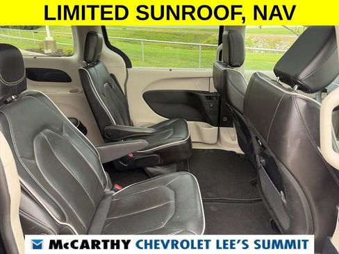 Used 2023 Chrysler Pacifica Limited FWD image 31