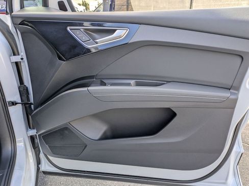 Used 2024 Audi Q4 e-tron Prestige image 19