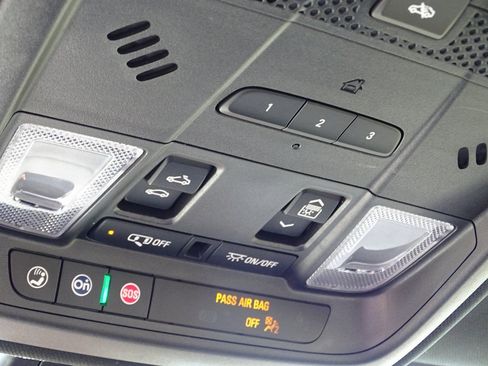 Used 2025 Cadillac XT5 Premium Luxury image 36