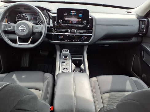 Used 2024 Nissan Pathfinder SV image 7