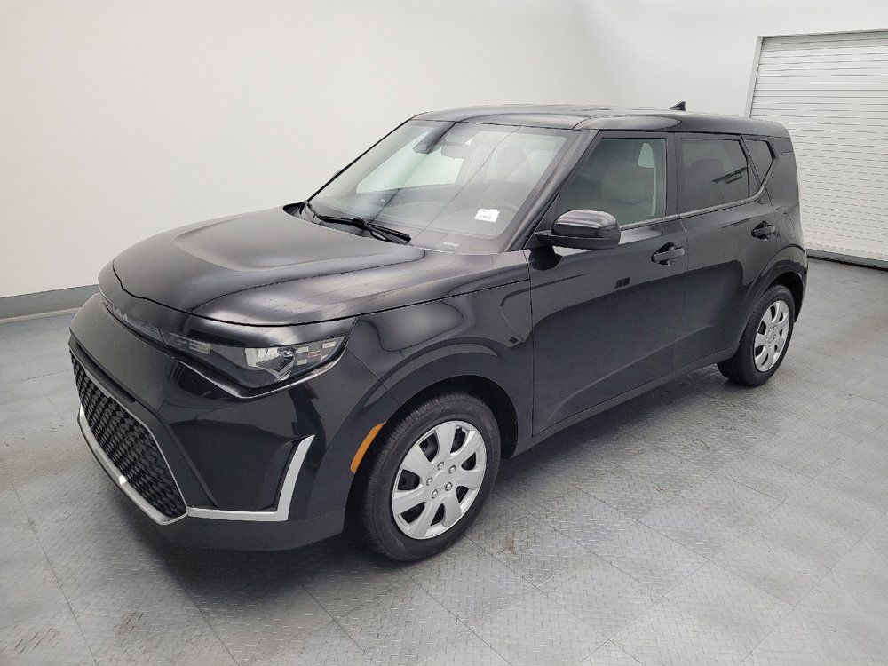 Used 2023 Kia Soul LX FWD image 2