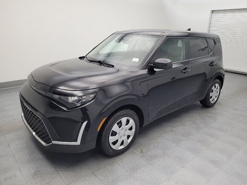 Used 2023 Kia Soul LX FWD image 2