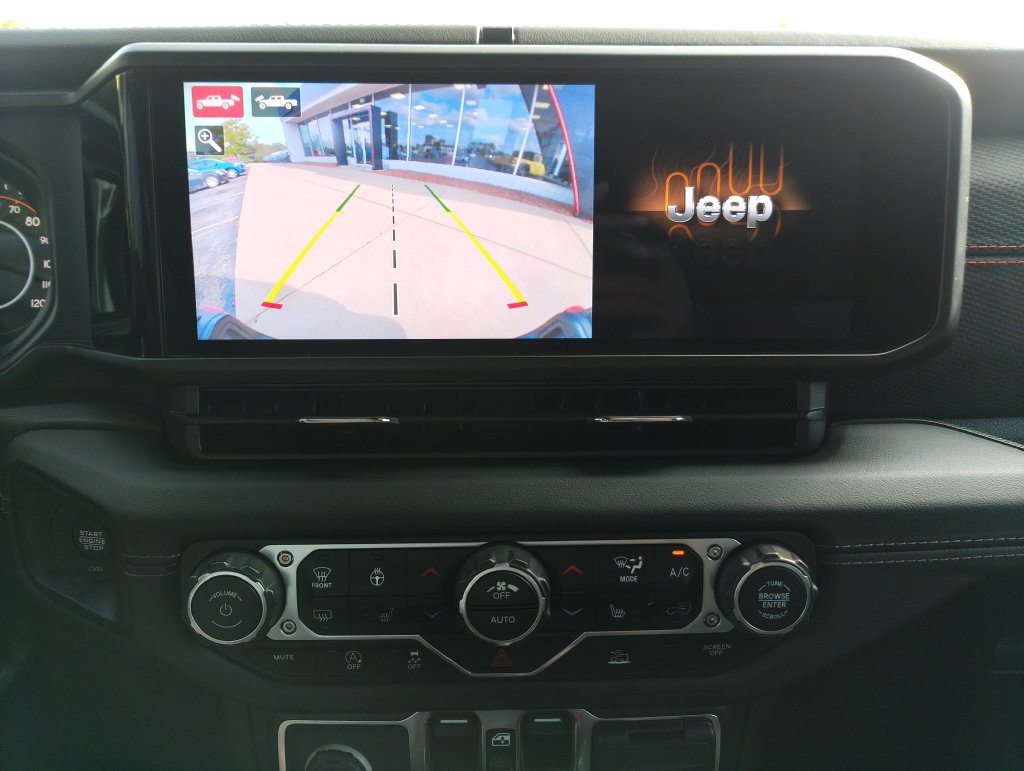 Used 2024 Jeep Gladiator Rubicon w/ Technology Group AWD/4WD image 8