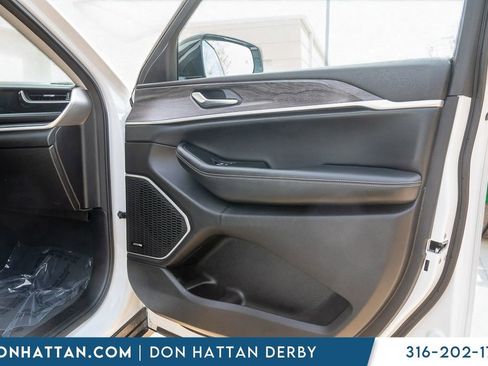 Used 2022 Jeep Grand Cherokee Limited 4xe w/ Luxury Tech Group II AWD/4WD image 23