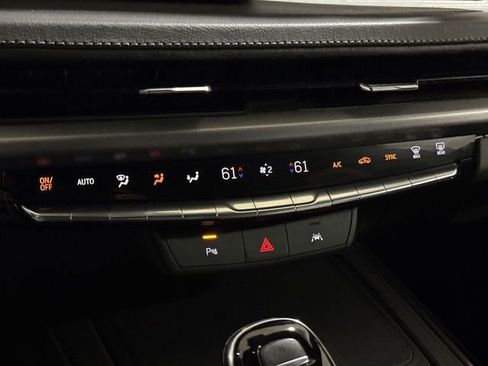 Used 2024 Cadillac XT4 Premium Luxury FWD image 17