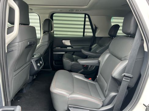 Used 2025 Ford Expedition Active AWD/4WD image 27