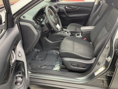 Used 2018 Nissan Rogue SV AWD/4WD image 11
