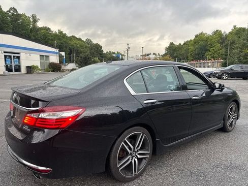 Used 2017 Honda Accord Touring image 8