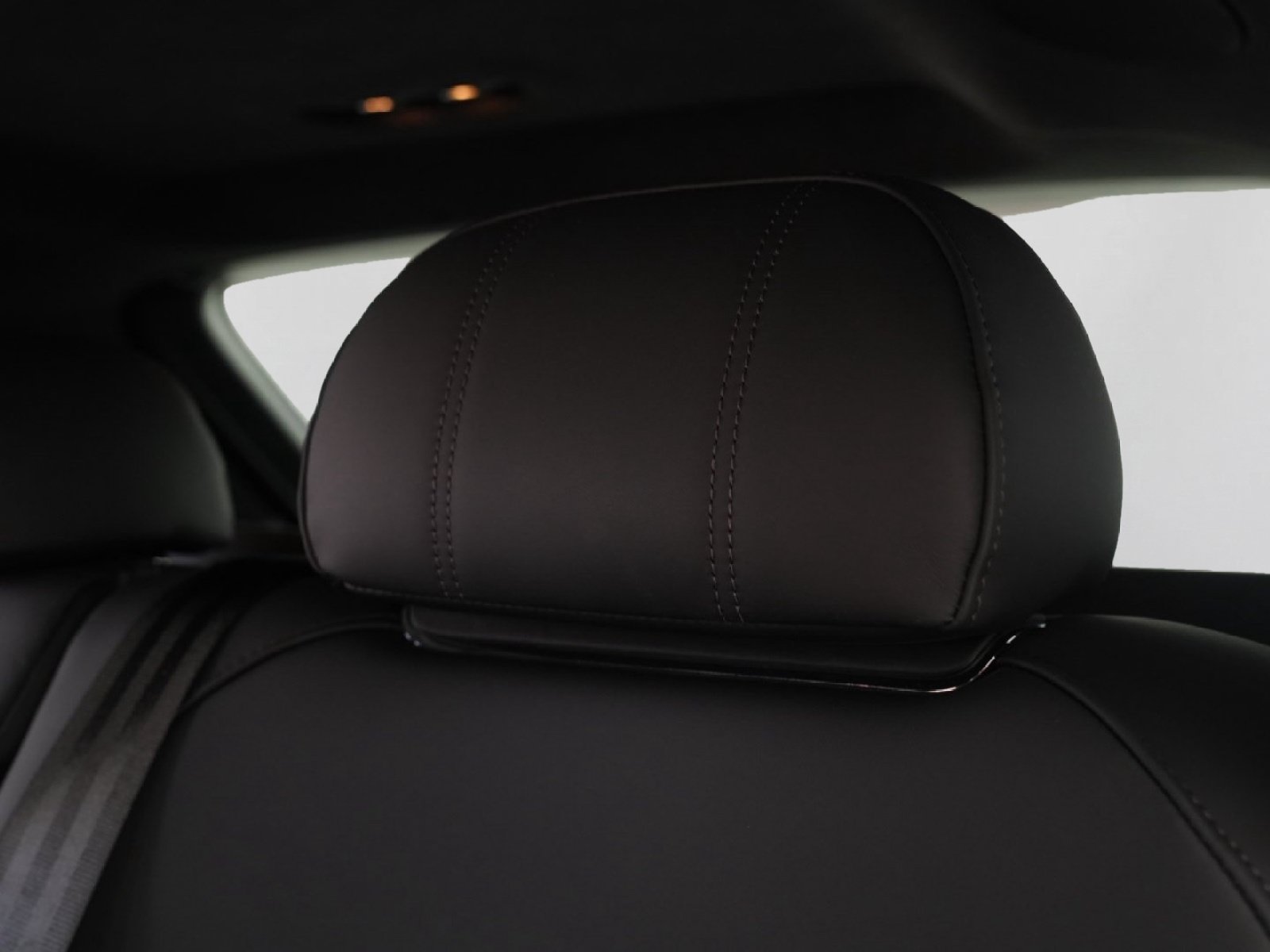 Used 2024 Bentley Bentayga AWD/4WD image 17