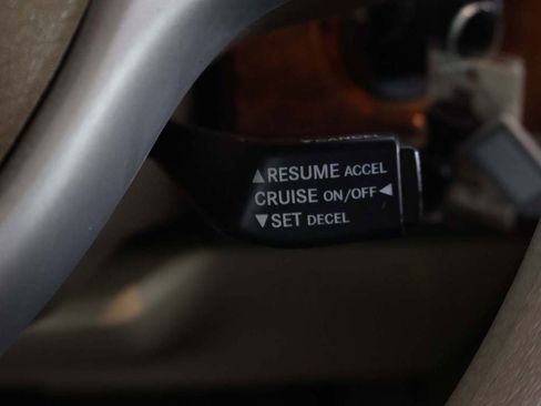 Used 2008 Chrysler Town & Country LX image 28