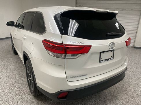 Used 2018 Toyota Highlander LE image 7