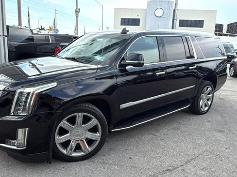 Used 2020 Cadillac Escalade ESV Luxury AWD/4WD image 1