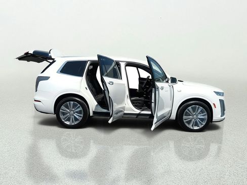 Used 2020 Cadillac XT6 Premium Luxury FWD image 16