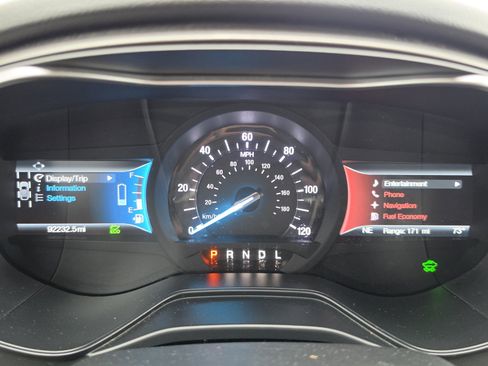 Used 2019 Ford Fusion SE FWD image 18