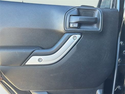 Used 2016 Jeep Wrangler Unlimited Sahara w/ Connectivity Group image 14