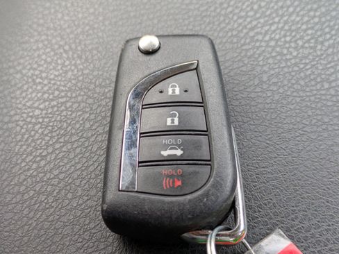 Used 2021 Toyota Camry SE image 29