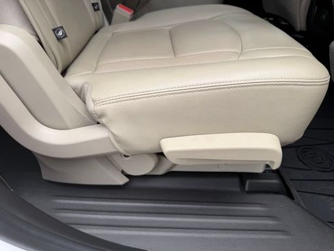Used 2020 Buick Enclave Essence FWD image 37