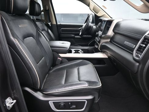 Used 2019 RAM 1500 Laramie AWD/4WD image 10
