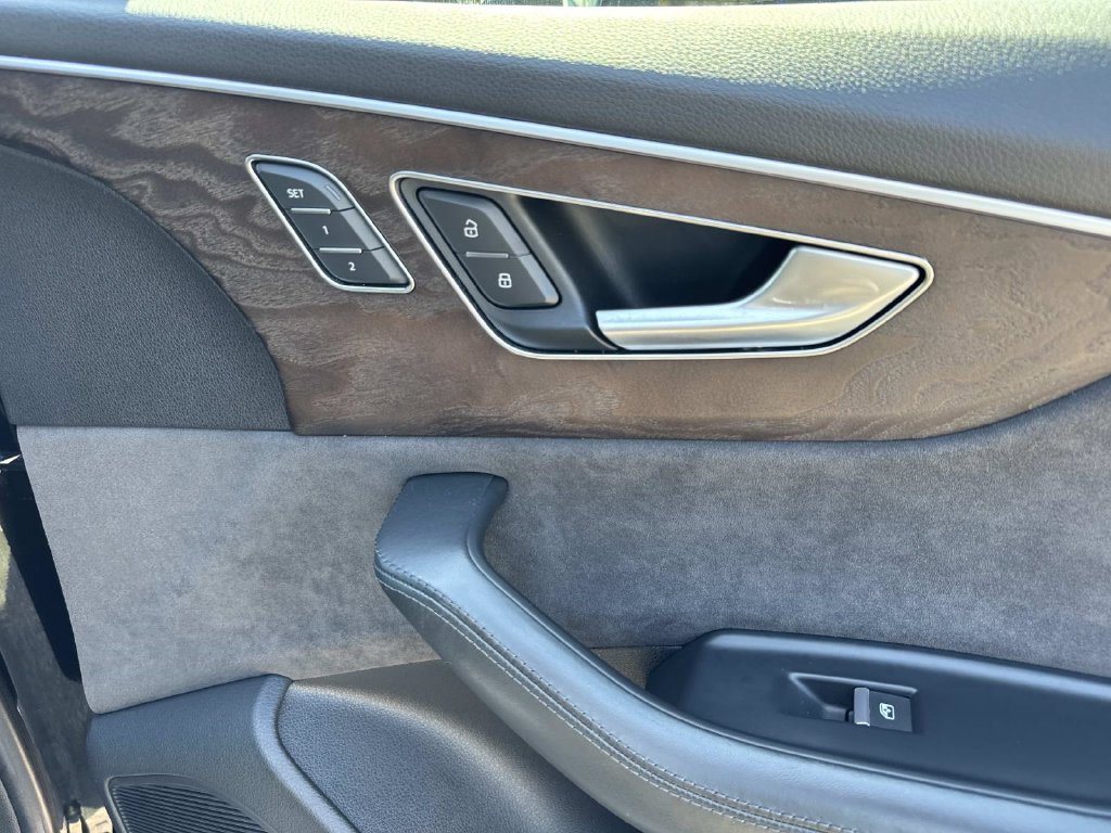 Used 2019 Audi Q8 Prestige AWD/4WD image 17