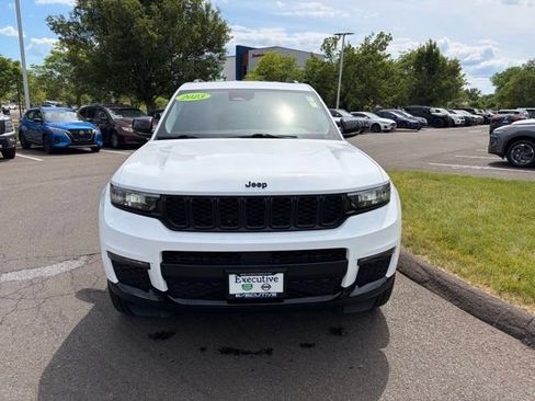 Used 2023 Jeep Grand Cherokee L Limited w/ Black Appearance Package AWD/4WD image 3