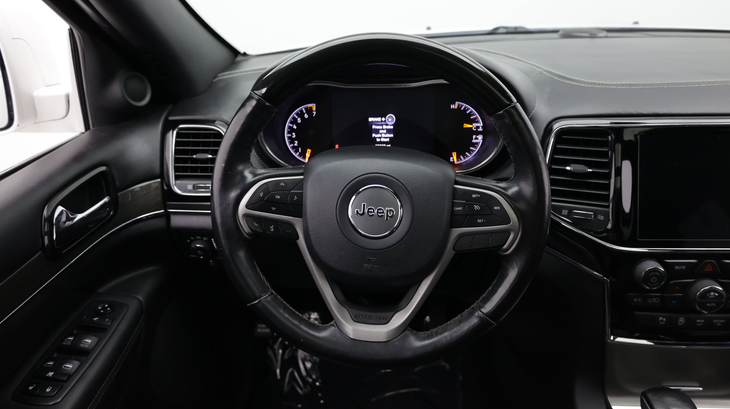 Used 2020 Jeep Grand Cherokee Overland RWD image 29