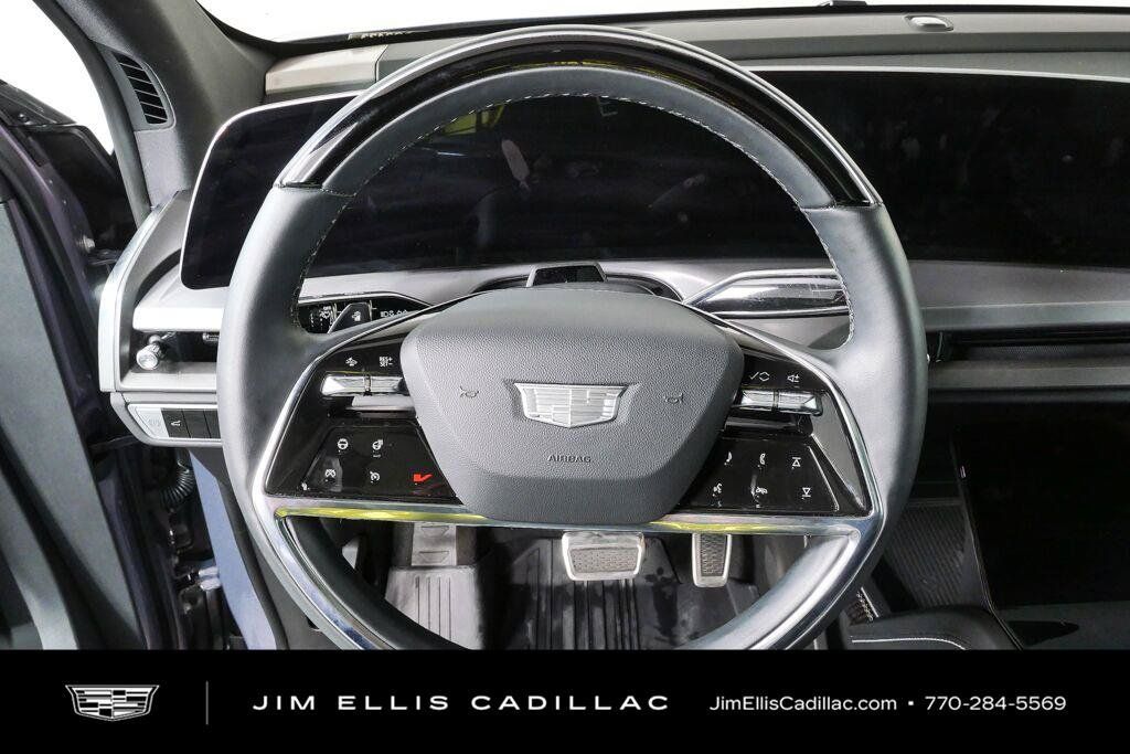 Certified 2026 Cadillac Vistiq Luxury w/ LPO, Floor Liner Package AWD/4WD image 8