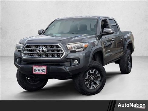 Used 2017 Toyota Tacoma TRD Off-Road image 1