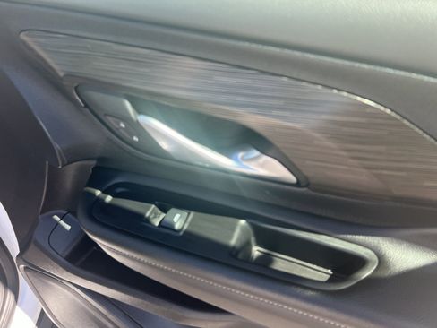 Used 2024 GMC Terrain SLE image 21