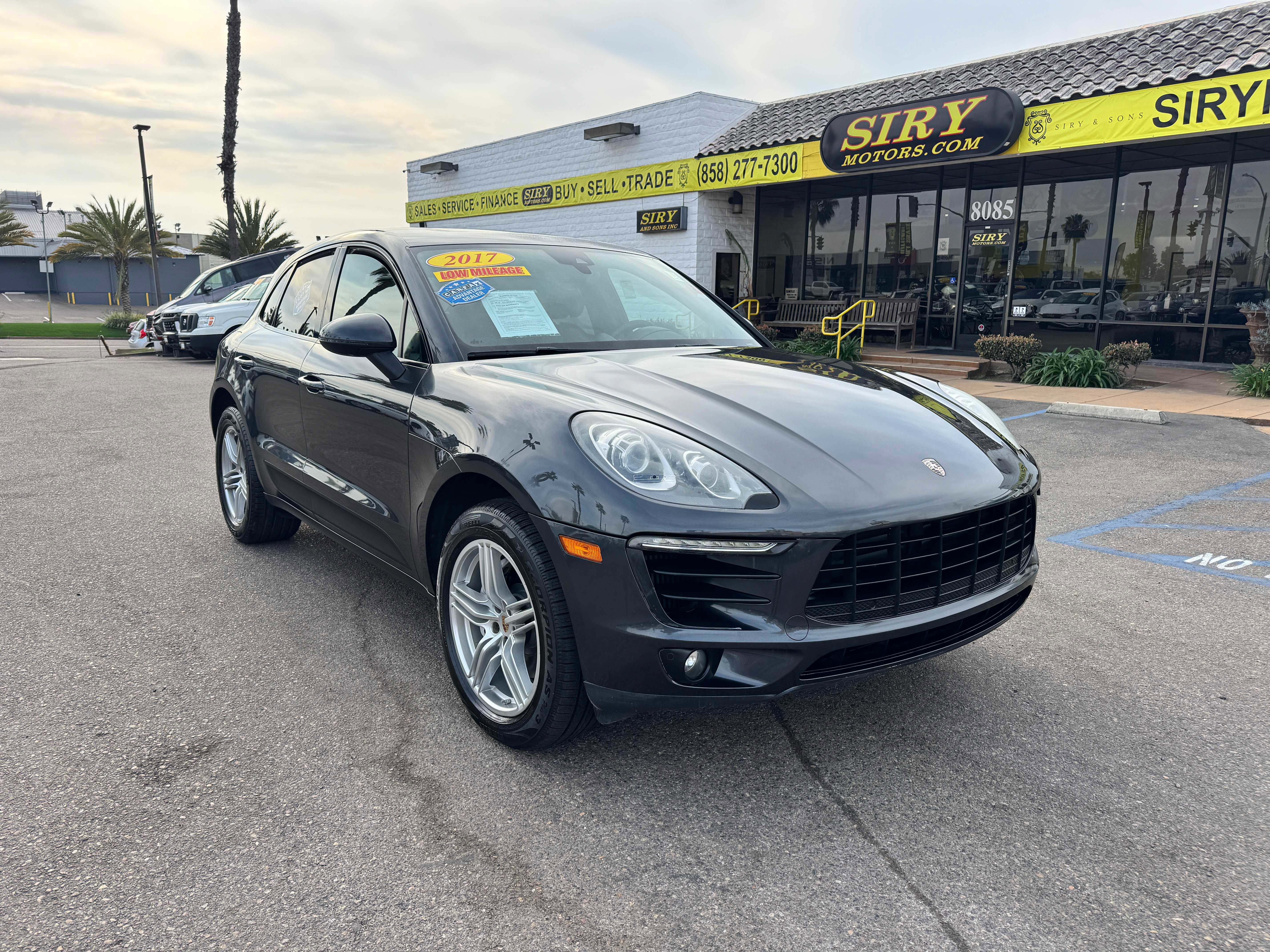 Used 2017 Porsche Macan S AWD/4WD image 1