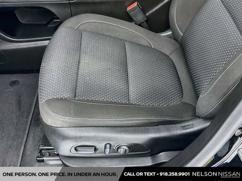 Used 2023 GMC Acadia SLE w/ Driver Convenience Package FWD image 19