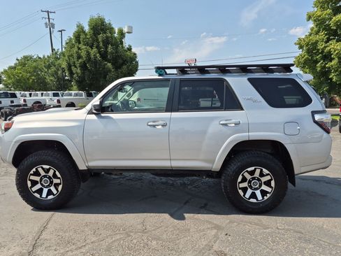Used 2021 Toyota 4Runner TRD Off-Road AWD/4WD image 9