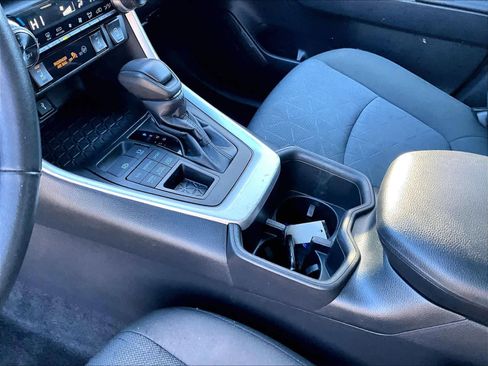 Used 2022 Toyota RAV4 XLE image 20