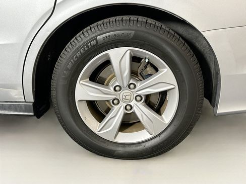 Used 2018 Honda Odyssey EX image 11