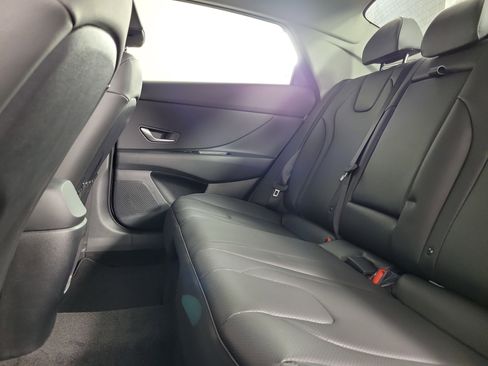 New 2025 Hyundai Elantra Limited image 32