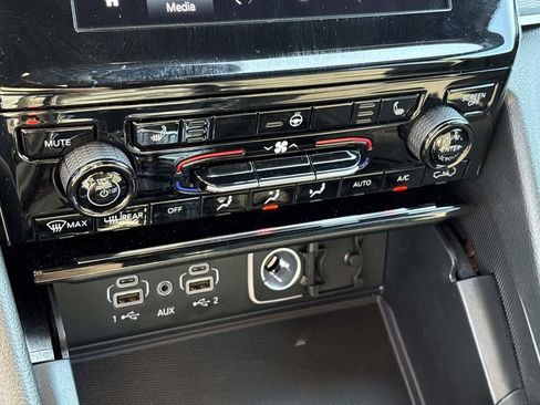 New 2025 Jeep Grand Cherokee L Altitude AWD/4WD image 32
