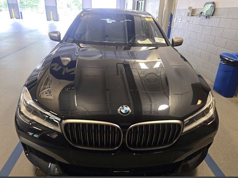 Used 2018 BMW M760i xDrive AWD/4WD image 2