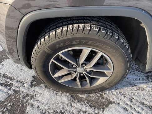 Used 2018 Jeep Grand Cherokee Limited image 9