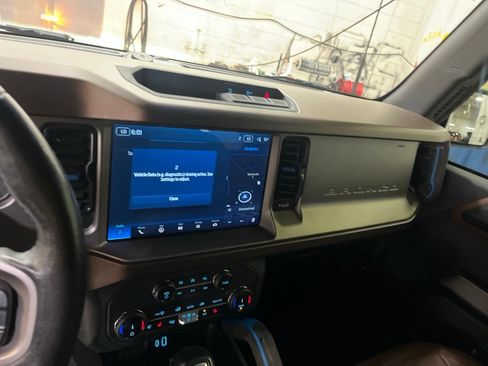 Used 2022 Ford Bronco Outer Banks AWD/4WD image 17