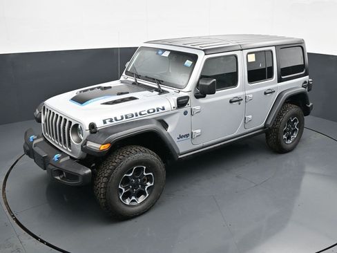 Used 2023 Jeep Wrangler Unlimited Rubicon 4xe w/ Cold Weather Group AWD/4WD image 11