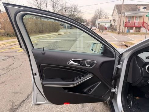 Used 2019 Mercedes-Benz GLA 250 4MATIC image 17