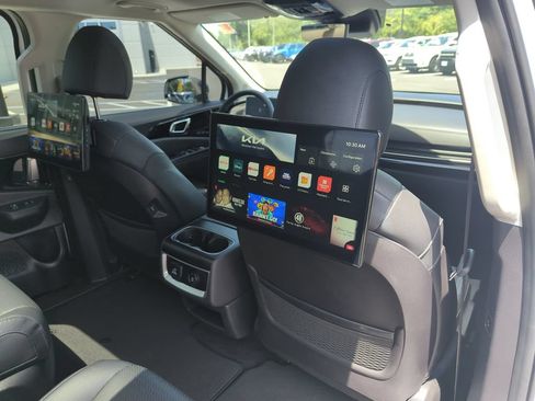 Used 2025 Kia Carnival SX Prestige FWD image 38