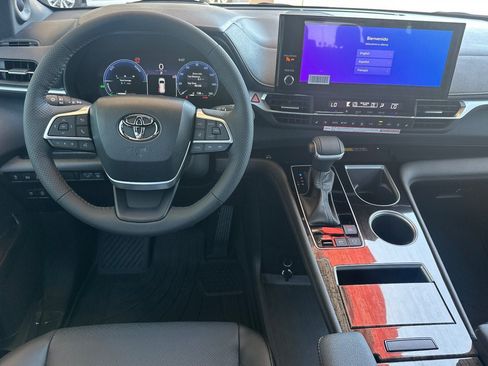 New 2026 Toyota Sienna Platinum AWD/4WD image 17