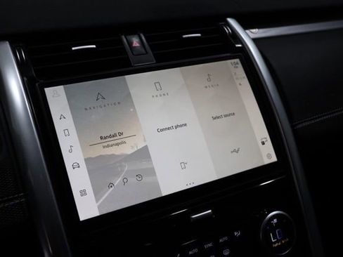 Used 2024 Land Rover Discovery Dynamic SE image 25