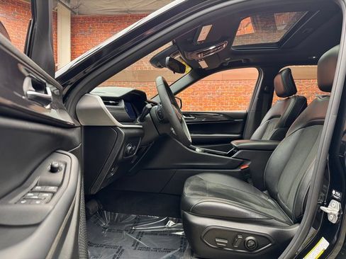 Used 2023 Jeep Grand Cherokee Altitude image 22