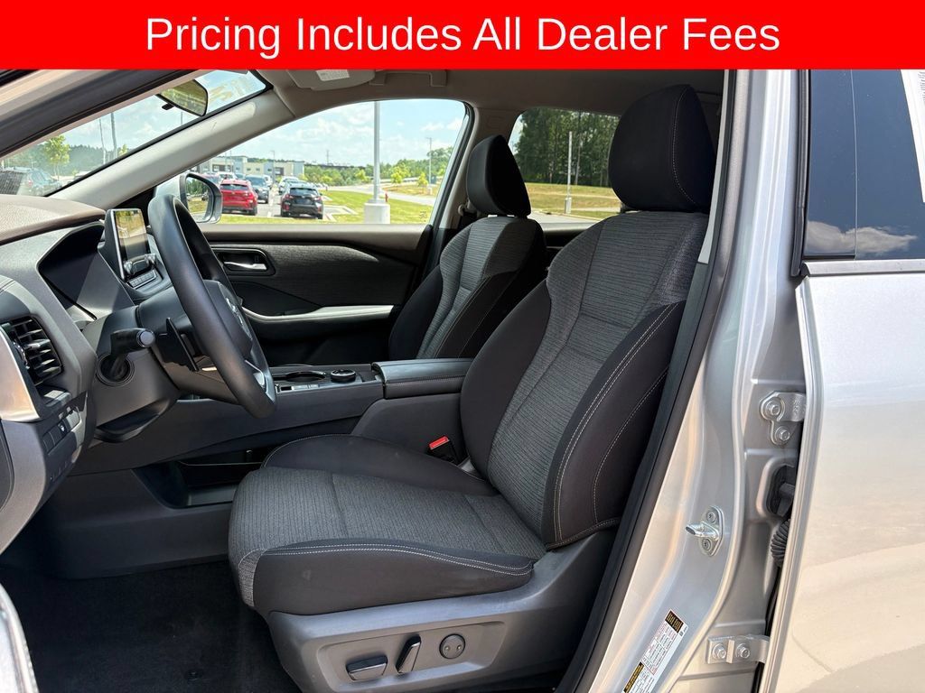 Used 2021 Nissan Rogue SV AWD/4WD image 26