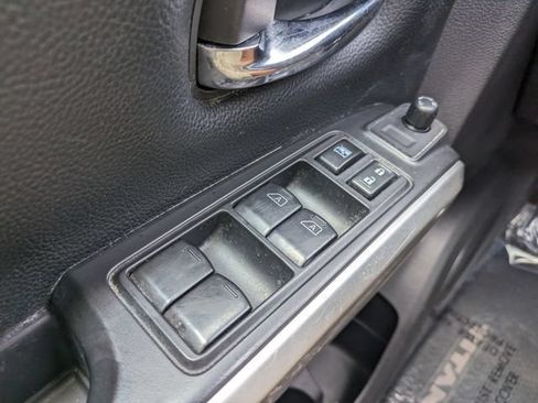 Used 2022 Nissan Titan SV RWD image 20