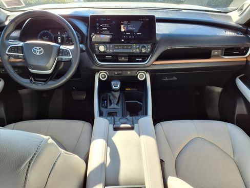 Used 2024 Toyota Grand Highlander Limited image 9