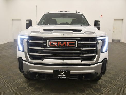 Used 2024 GMC Sierra 3500 SLE w/ SLE Convenience Package image 11