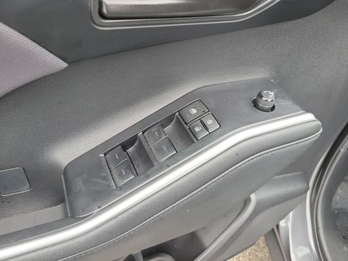 Used 2023 Toyota Highlander LE FWD image 27
